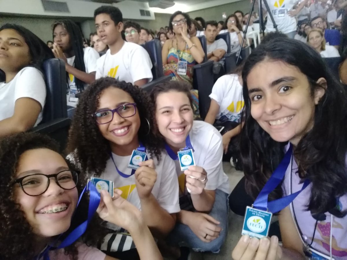 meninasnomast's tweet photo. #FECTI acabou e nós não poderíamos estar mais felizes: os dois projetos que apresentamos foram premiados! Felicidades sem fim! https://t.co/8OtHXuuGdx