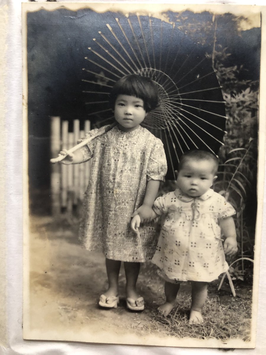 70年くらい前のうちのおばあちゃんとその妹さんの写真、あまりにも"""良さ"""しかないから見て欲しい 