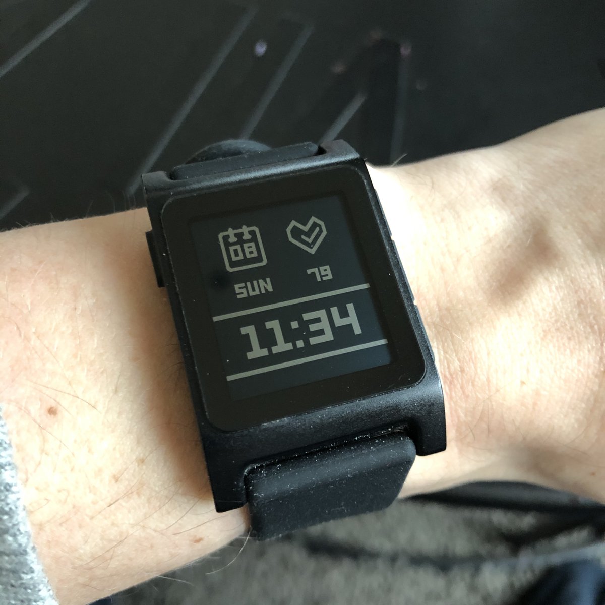 Farnots's tweet photo. J’ai retrouvé ma petite #pebble2. C’était une montre tout de même bien sympathique. https://t.co/eWBfze7iHE
