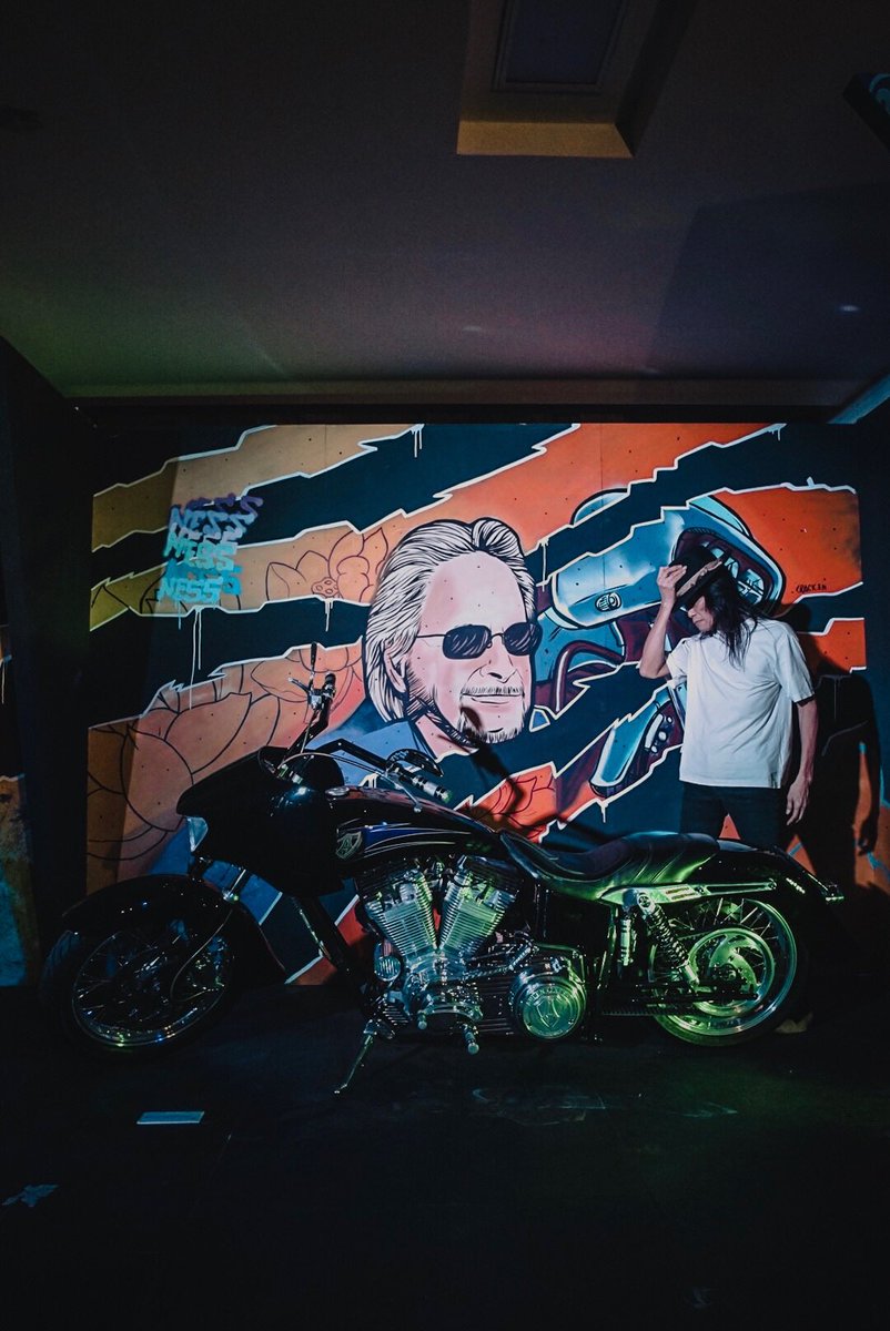 Motor ke 5 yg ada di Fsntasy World, berasal dari buatan asli Arlen Ness sendiri, hitam2 dgn ciri khas panjang dsn tudung depan, berbasik dr FXR harley davidson.