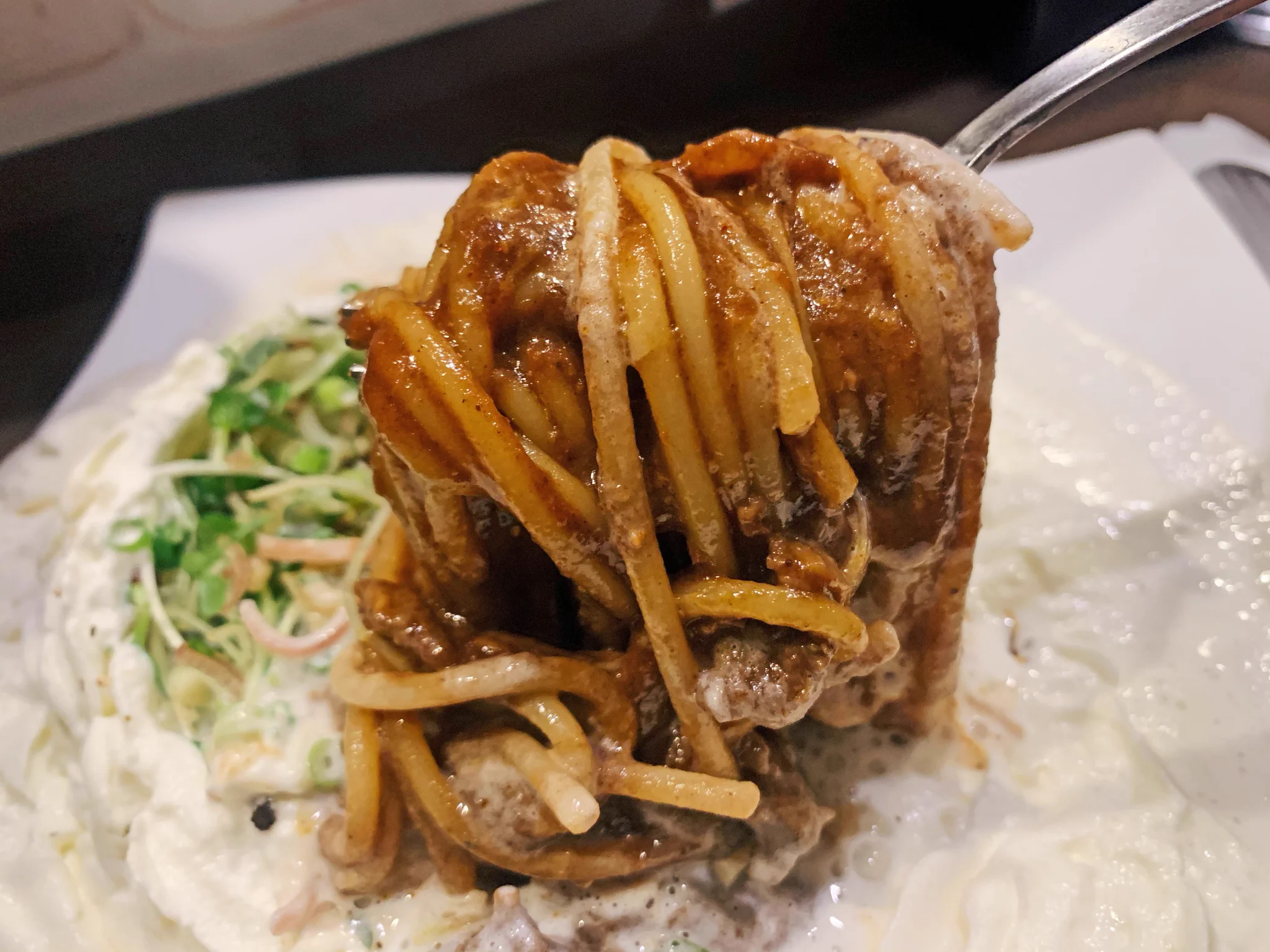 次来るグルメ⁉見た目インパクト大の「ジェイズカレーパスタ」が絶品！！