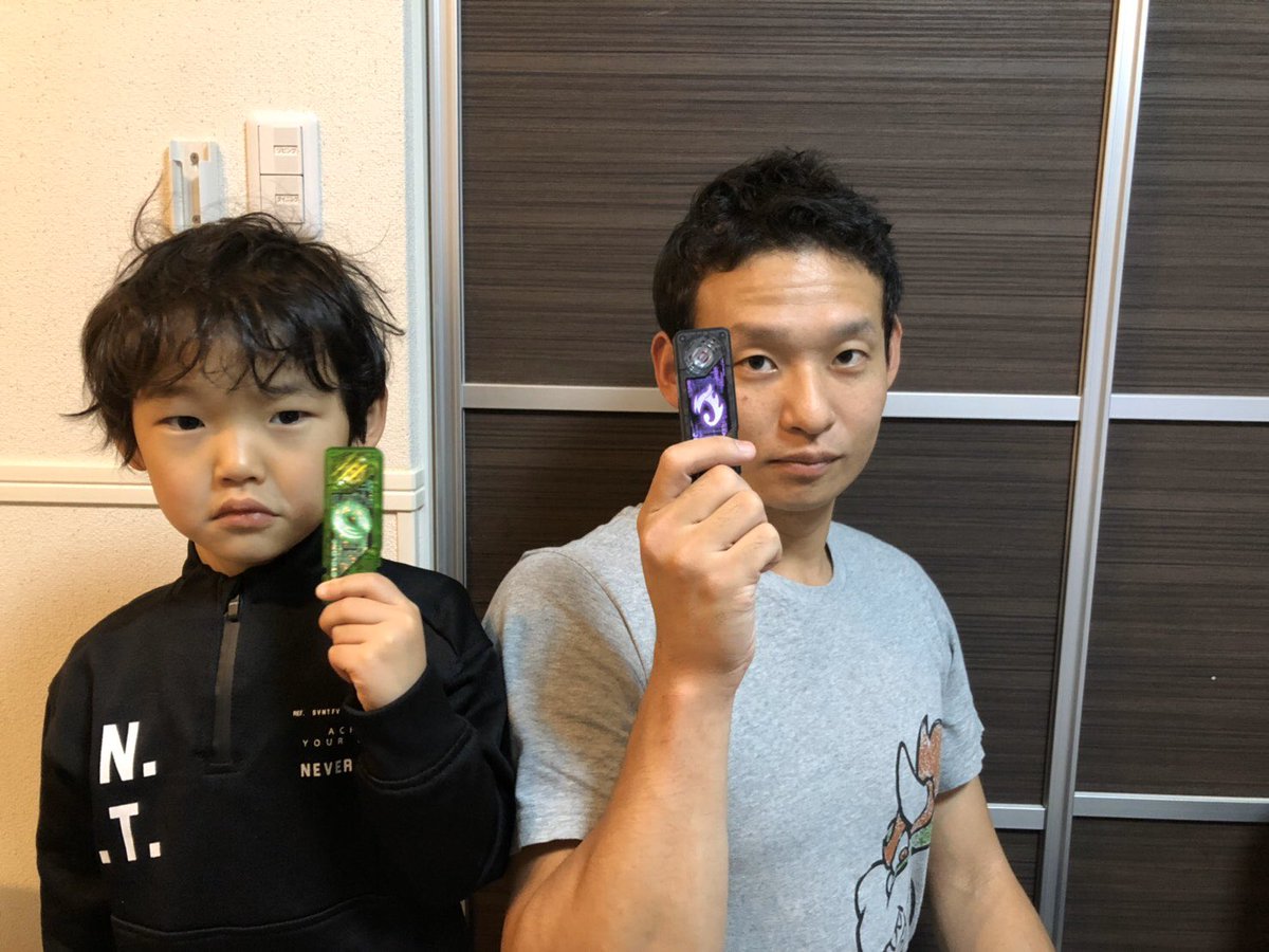 行くぜ、りく」 「分かった、パパ」 パパ＆りく「変身っ