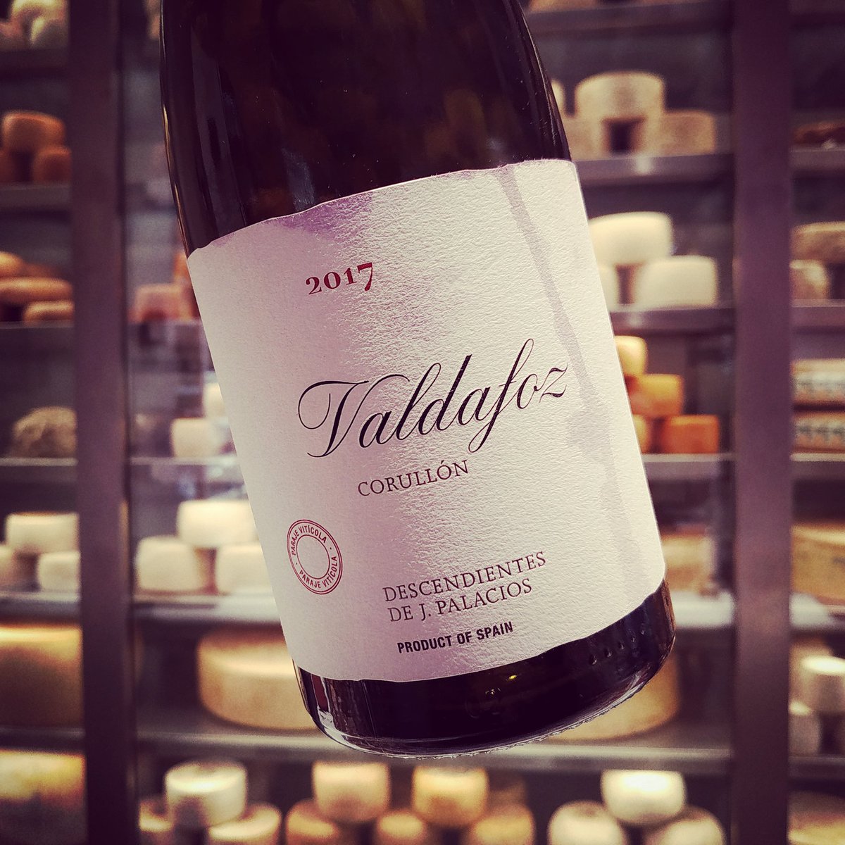 Valdafoz 2017 es una perfumada y muy elegante mencía del municipio de Corullón, plantada en una parcela de solo 1,06 hectáreas. Otra obra maestra de la familia Palacios capitaneada por Titín. #valdafoz #titin #alvaropalacios #corullon #bierzo #wine