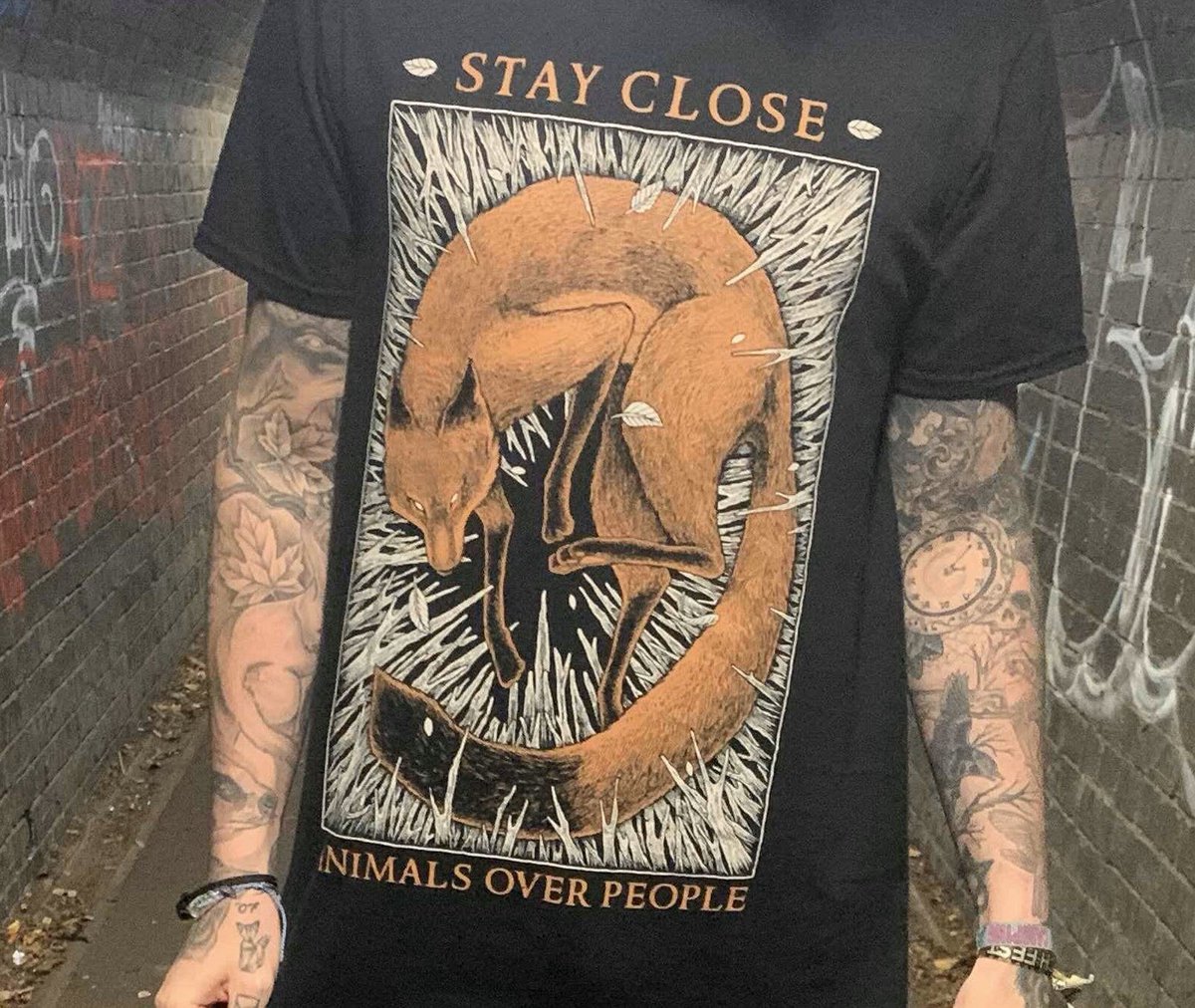 staycloseclothing.com