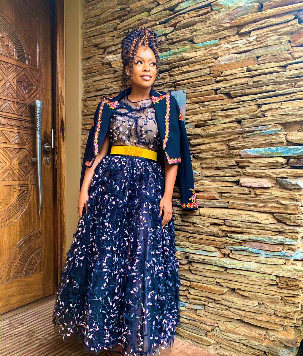 NomzamoMbatha's tweet photo. Sukuma mka—- 
nope! 
Sukuma BHOZA bak’bone 🤪 https://t.co/5RhOIPjeFx