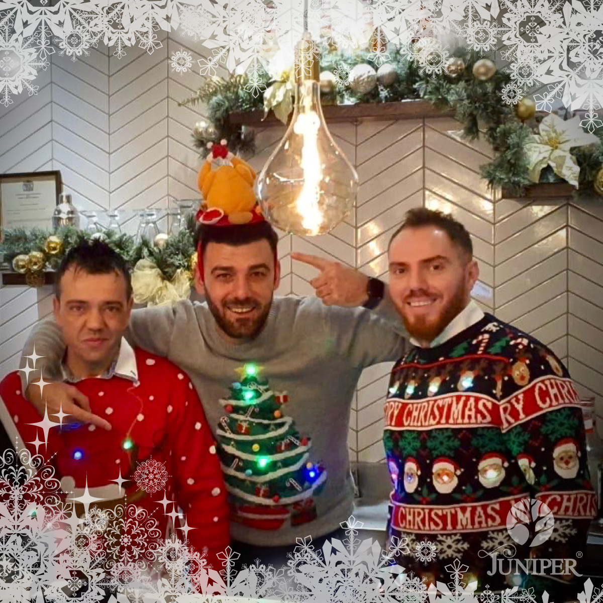 Team #Hale are lighting up their #festive frolics as #Christmas #JuniperJumperWars continue! Your move, team #Bramhall!
🎅🦃🎄🚥🤣
#breakfast #alldaybreakfast #brunch #lunch #latelunch
🥇 of 30 #Hale #Restaurants! #Alty #Altrincham #HaleBarns #Bowdon #CheshireFood