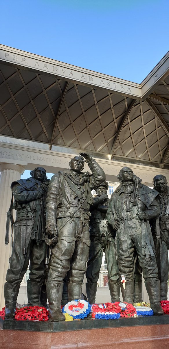 A lovely wintry London morning and a great place to pause and reflect on the sacrifices made by the 55000 men of Bomber Command who gave up their chance of a peaceful future to enable us to have one. Thank You.