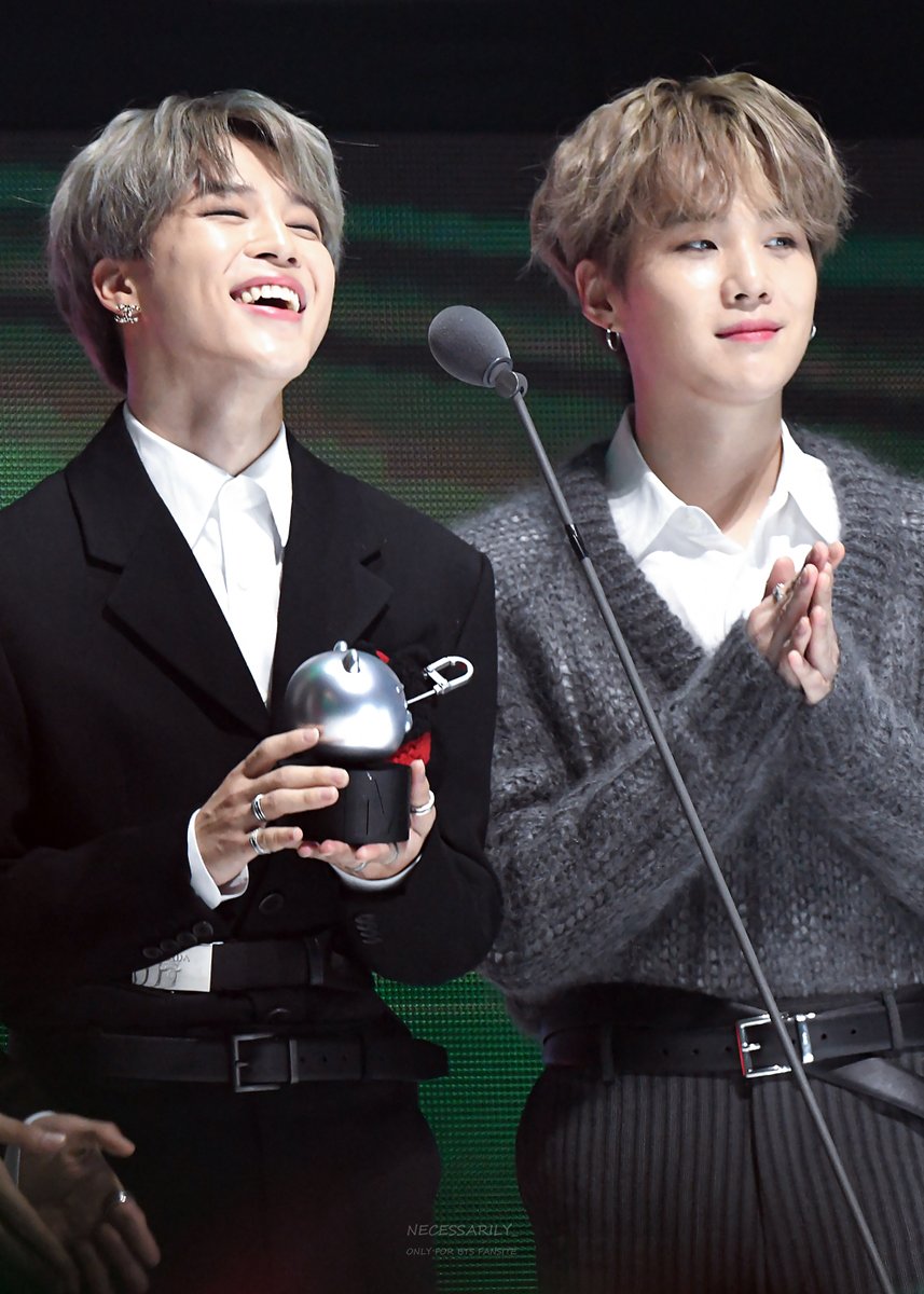 aspire_for_BTS's tweet photo. 191130 MMA
#민윤기 #YOONGI #슈가 #SUGA #박지민 #JIMIN #방탄소년단 #BTS @BTS_twt https://t.co/UN8hvcQFOf