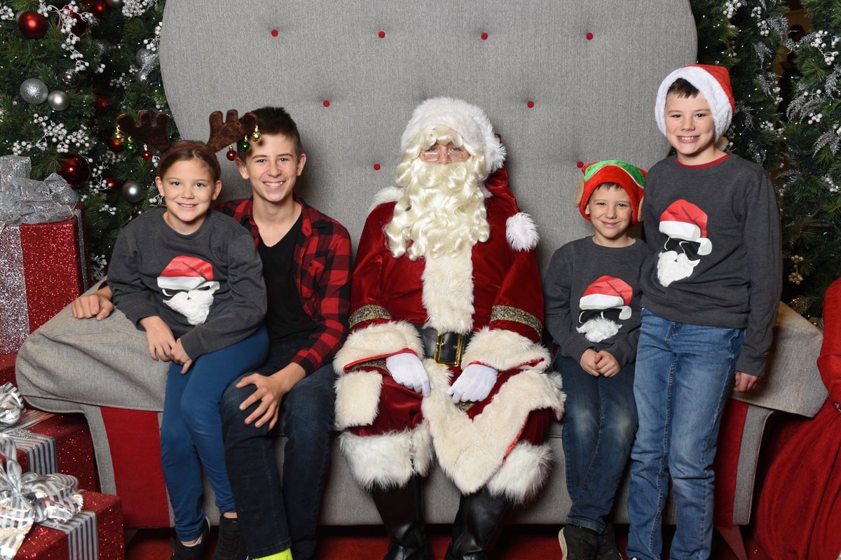 DrCChambers's tweet photo. What a difference 7 years makes! ๐๐
#HoHoHo
#SantaPic https://t.co/f6klhetKnW