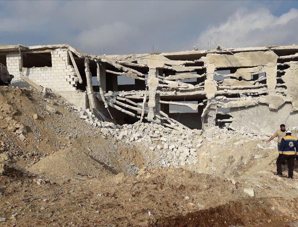 SyriaCivilDef's tweet photo. The crimes of Russia and #Syria’s regime forces affect every living thing. A large number of birds were killed when Russian warplanes targeted a bird breeder in Jebel Dowailah, #Idlib. His property was totally destroyed along with the birds that he cared for. #IdlibUnderFire https://t.co/vr7JE8XeUH