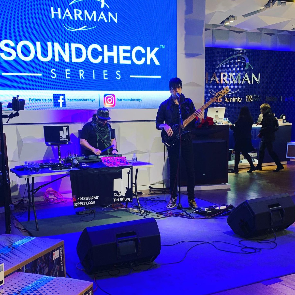 TheOddysy's tweet photo. Thanks for coming out to the @Harman store yesterday for the #harmansoundcheck series. Damn that gear sounds good. ✌️ 
.
.
.
#bass #bassist #theoddysy #turntablist #turtablism #bassistsofinstagram #youmustbejustdontknowwhoiis #musicblowsmymind #nyc https://t.co/sdVmtejX2t