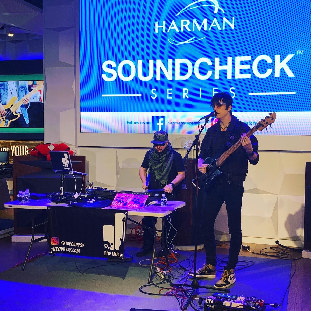 TheOddysy's tweet photo. Thanks for coming out to the @Harman store yesterday for the #harmansoundcheck series. Damn that gear sounds good. ✌️ 
.
.
.
#bass #bassist #theoddysy #turntablist #turtablism #bassistsofinstagram #youmustbejustdontknowwhoiis #musicblowsmymind #nyc https://t.co/sdVmtejX2t
