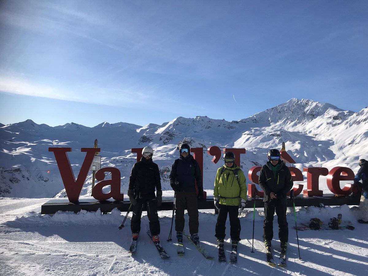 StephenS_Net0's tweet image. Somehow my mate Jon persuaded Patrick, James and I to tackle the famous (or is that infamous) black run “La Face” down in to Val D’Isere .... not once but three times. Scary but not as forbidding as the #Flypaper at @GlencoeMountain.