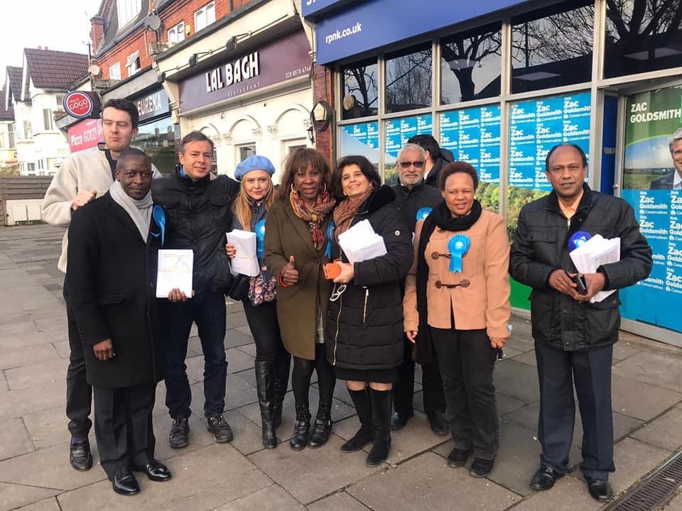 BIConservatives's tweet photo. ๐ The BIC was out this #Sunday canvassing for the wonderful @ZacGoldsmith in Richmond with other Uni of London Students -reminding residents that a vote for the Lib Dems is a vote for a Corbyn coalition!
#BackZac
๐ฅ4Days to Polling Day๐ฅ#ConservativeFOP #backboris #backbailey https://t.co/iA6MsSTiOf