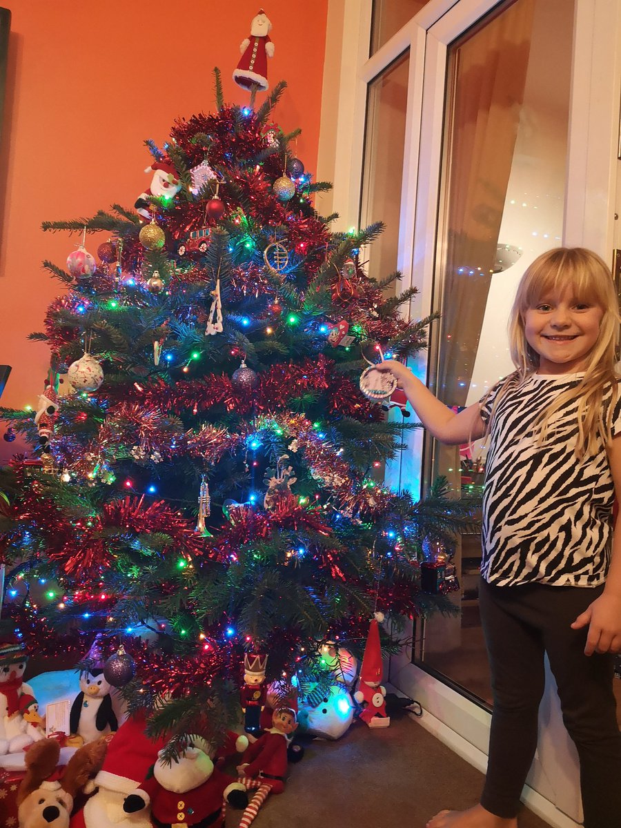 NicolaSenior5's tweet photo. Jessica Senior in Y1 Red
#Christmascrackers @HartleyBrookPri https://t.co/Ye25GNBjwQ