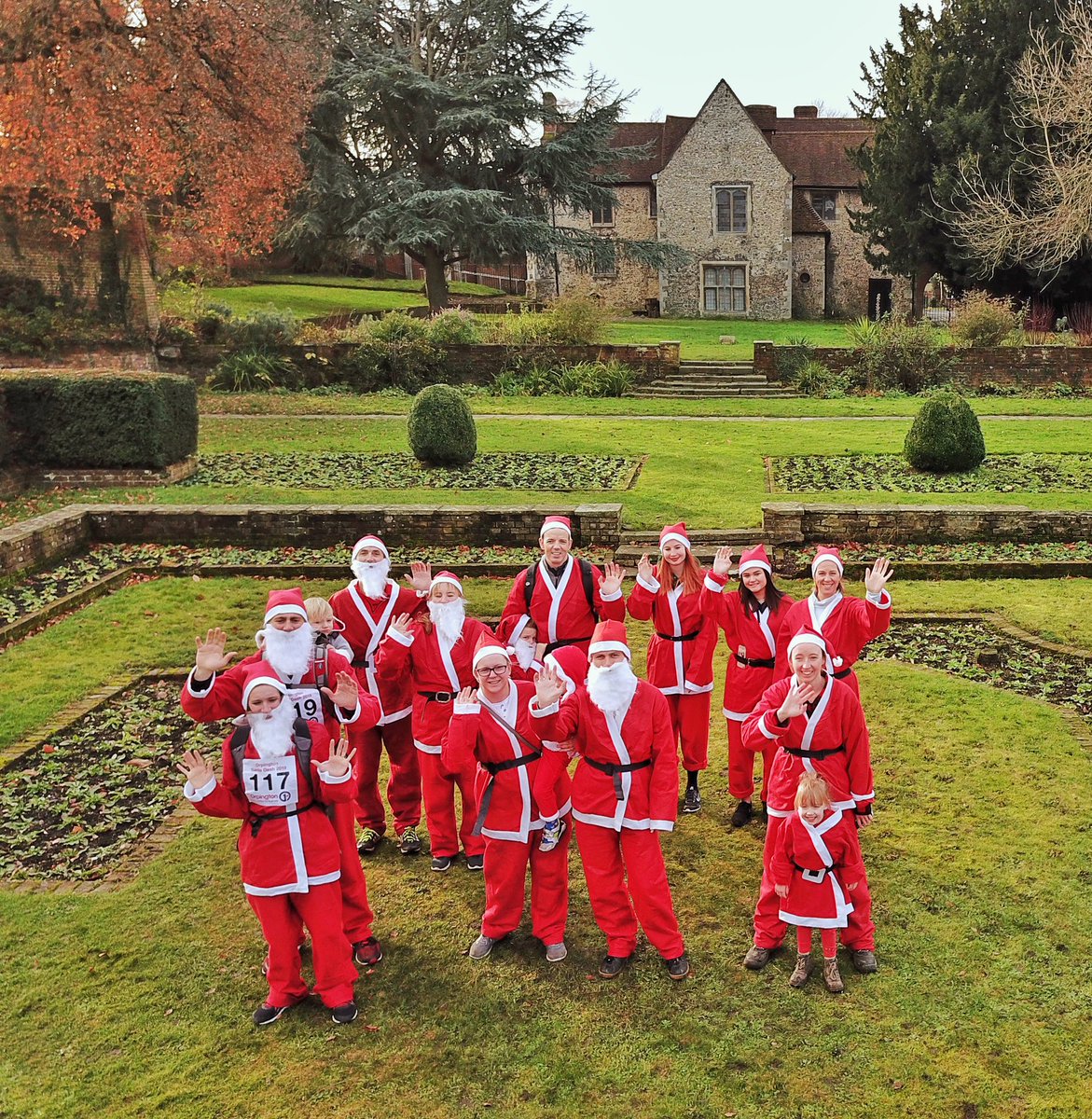 hire_vision's tweet photo. A few pics of the #orpington #santadash today. @Orpington1st https://t.co/5hlr8YEjlQ