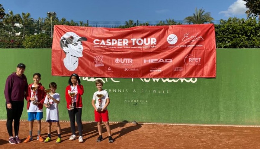 troncopages's tweet photo. Gracias @paulabadosa15 & @XavierBudo por acompañarnos durante la entrega de premios de la prueba del #CasperTour en @PuenteTenis #Espectaculardía Que vaya bien la pretemporada por tierras marbellís https://t.co/cl2upQV7dd