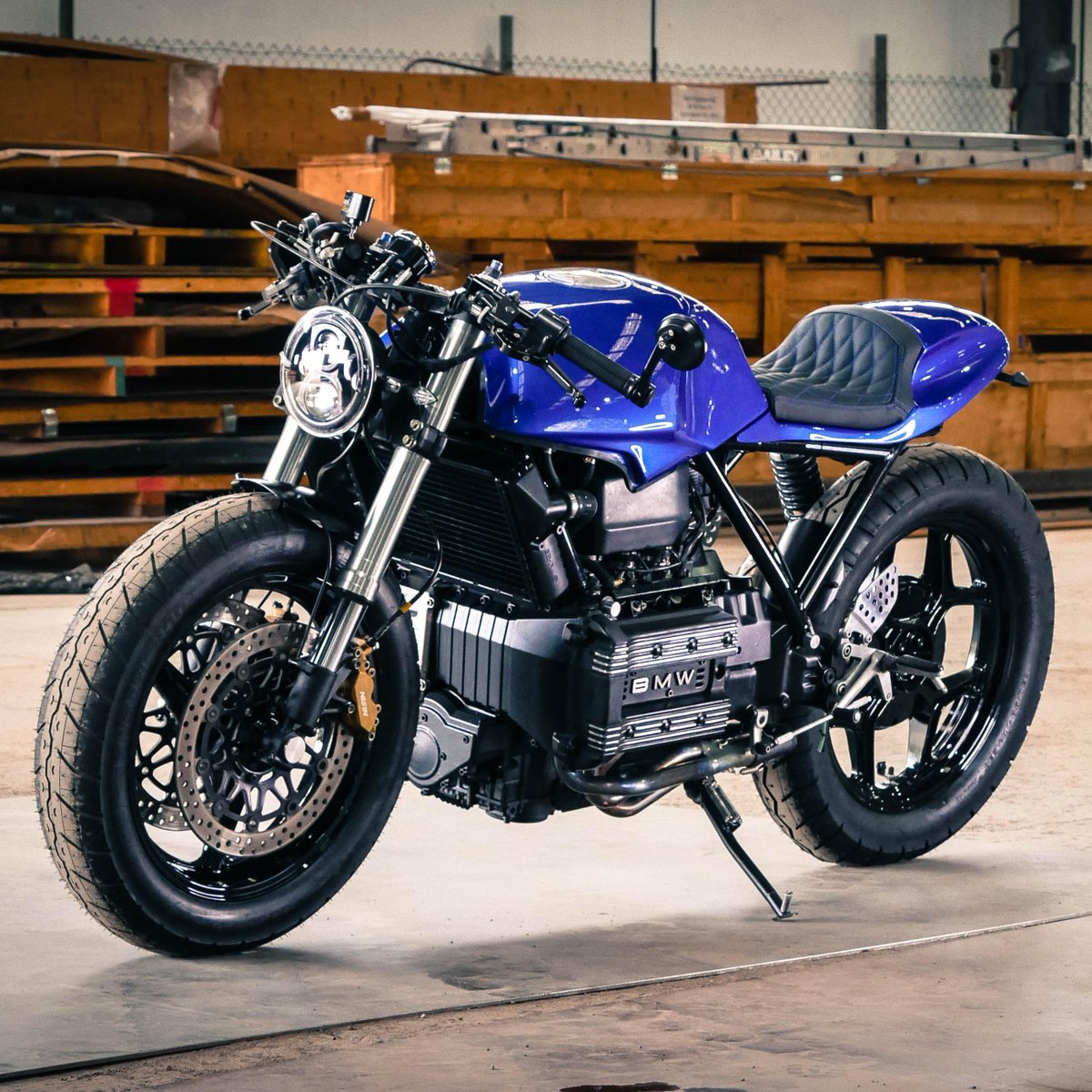 BMWMotorrad's tweet photo. That’s what we call a custom bike. 💯 Together with his father in law, Jas Babalija put new life in his #K75C. #MakeLifeARide #Soulfuel #BMWMotorrad https://t.co/DJf7NduGWA
