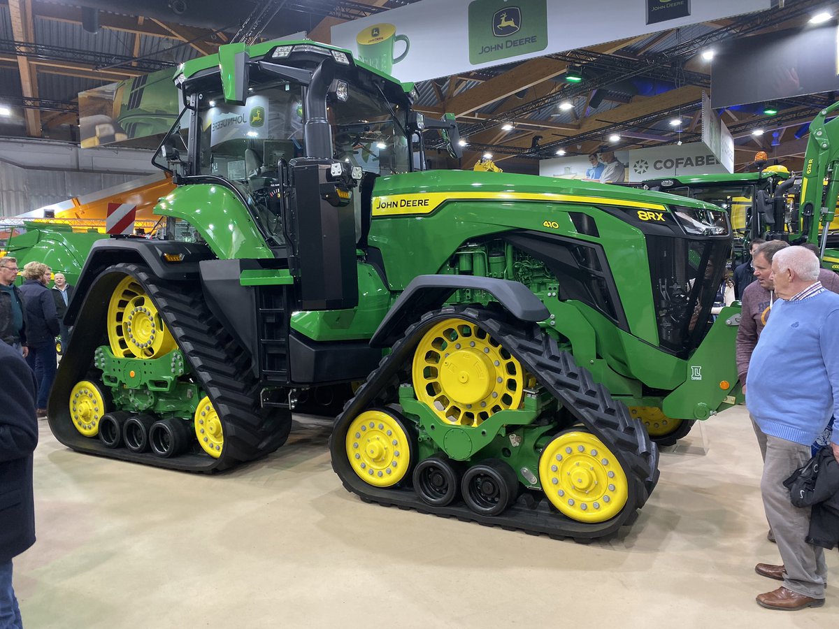cilas3's tweet photo. Nieuwe John deere 8RX bekeken op de beurs 👌💪 #johndeere #brussel #agribex #landbouwbeurs https://t.co/bapHTyrMM3