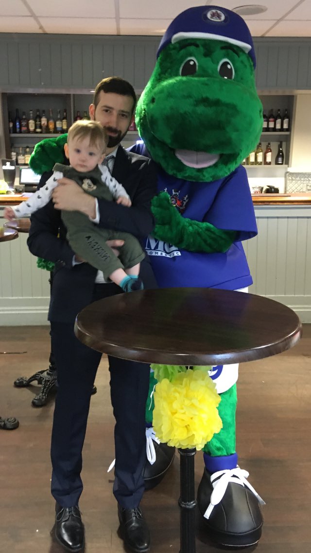 MaryGibbons10's tweet image. A Huge Thank You to ⁦@Stalysaurus1⁩ for attending Williams 1st birthday party. Everyone had a fantastic time including Stalysaurus with his antics. Well done. 🦖🦖