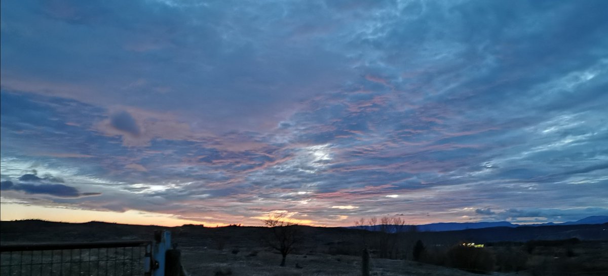 #LaLuzdeRubielos hoy se apaga como hace 39 años se apago la de #JhonLennon, imagina que hubiese hecho él con este  atardecer....
Imagina....