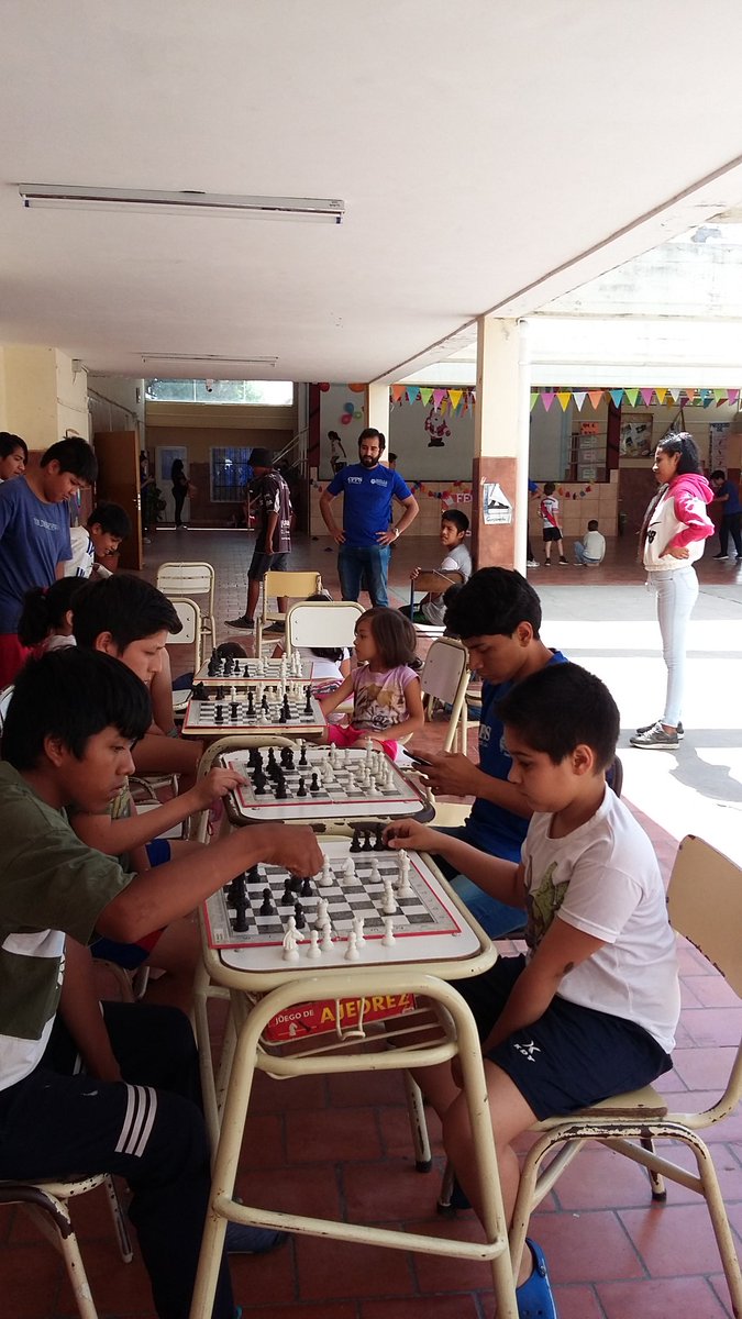 CentenarioIv's tweet photo. Mini Torneo de Ajedrez
@GustavoSaenzOK 
@fguillesaavedra 
@GildaArty23 https://t.co/8Js6UAlaPM