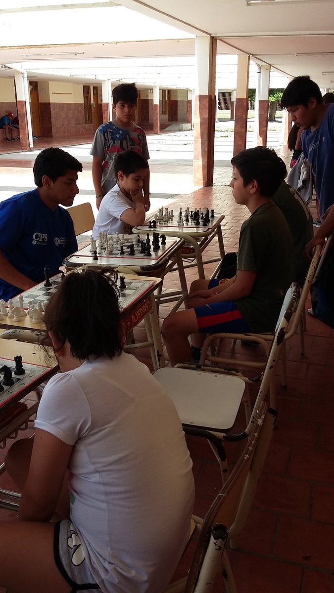 Mini Torneo de Ajedrez
<a href="/GustavoSaenzOK/">Gustavo Sáenz</a> 
<a href="/fguillesaavedra/">GUILLERMO SAAVEDRA</a> 
<a href="/GildaArty23/">Gilda J.</a>