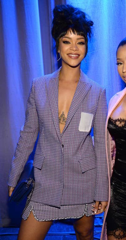 Happy birthday nicki minaj!! A rap mogul!! An icon!! 