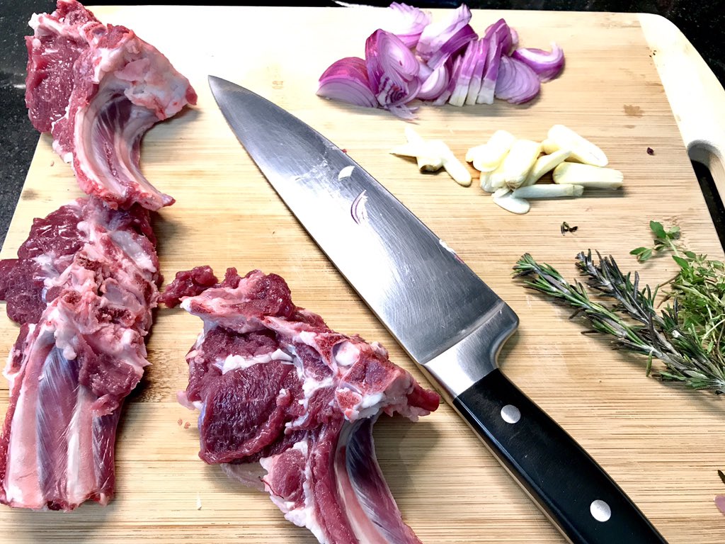 LesleLewis's tweet photo. If Food be the Inspiration for Music - Eat On !! .. LambChops with RosemaryThyme & BlackLemon powder .. HandCut by my local butcher .. Followed by PoachedPears in Butter&BrownSugar Drizzled with AgedBalsamicVinegar β€οΈ .. Awesome Meal .. #KhudBanaaoKhudKhaao #MakeAndEat π.. https://t.co/eM5FvlcPX8