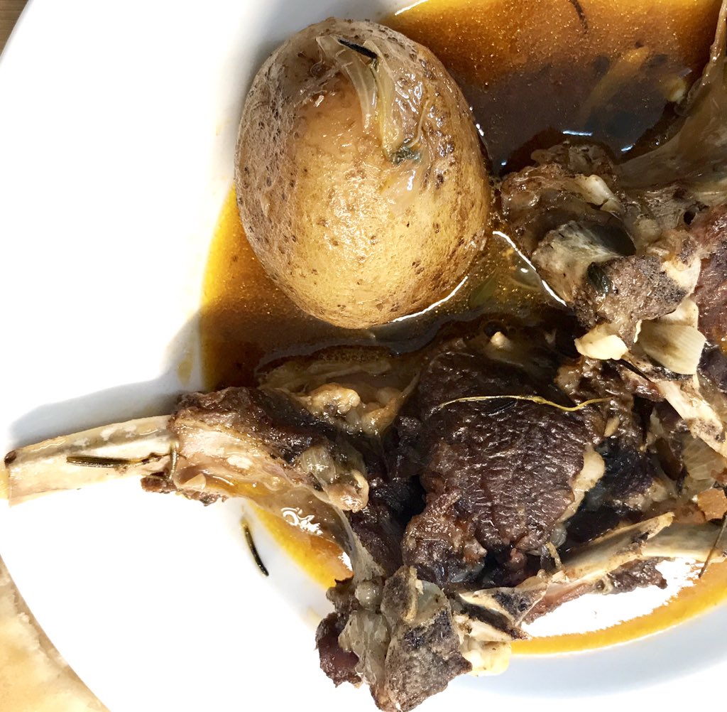 LesleLewis's tweet photo. If Food be the Inspiration for Music - Eat On !! .. LambChops with RosemaryThyme & BlackLemon powder .. HandCut by my local butcher .. Followed by PoachedPears in Butter&BrownSugar Drizzled with AgedBalsamicVinegar β€οΈ .. Awesome Meal .. #KhudBanaaoKhudKhaao #MakeAndEat π.. https://t.co/eM5FvlcPX8