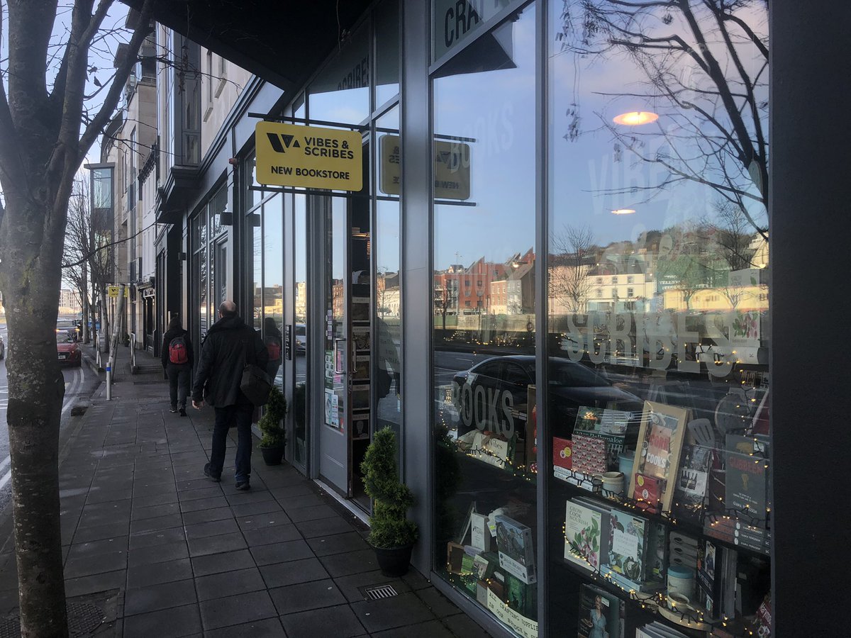 4. BOOKS @vibesandscribes Lavitt’s QuayStill the best bookshop in Cork.