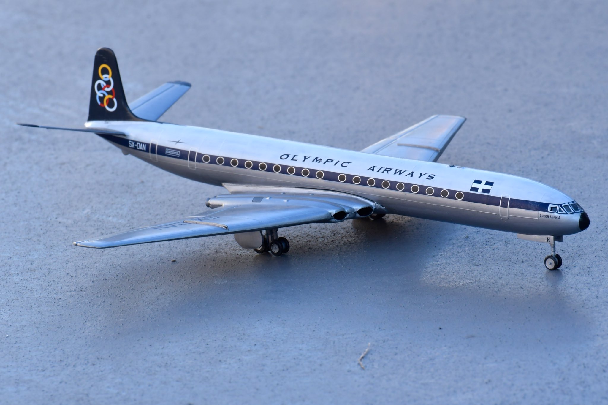 Amazon.com: Airfix Vintage Classics G-BOAC Concorde 1:144