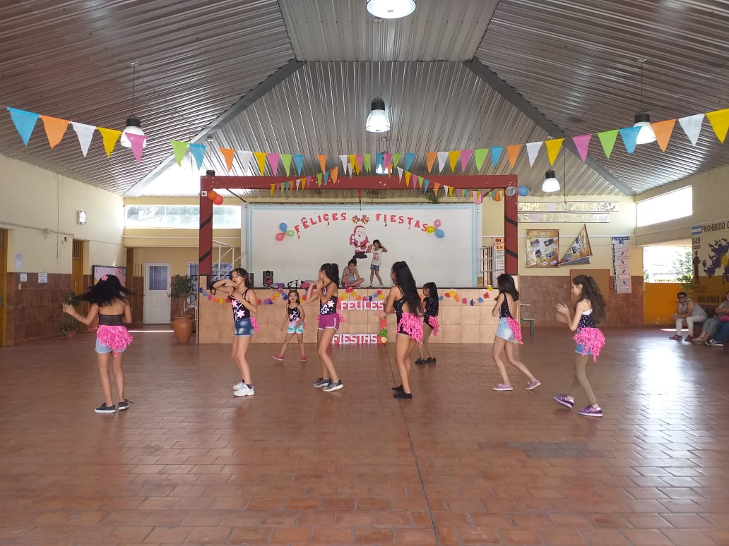 CentenarioIv's tweet photo. Taller de Ritmos
Excelente presentación 🎵🎶💃
@GustavoSaenzOK 
@fguillesaavedra 
@GildaArty23 
@juancarlosvilc https://t.co/0tsaUPHrNq