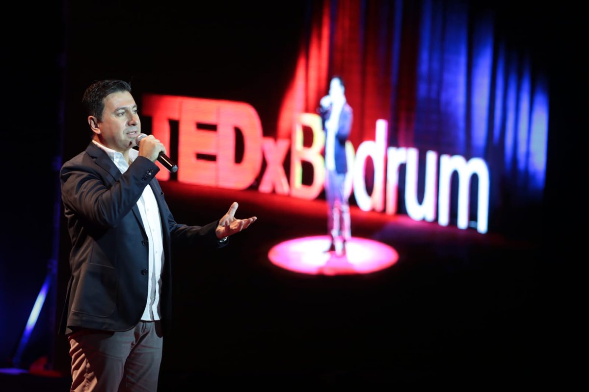 arasahmetmugla's tweet photo. Bodrum’un ilk TEDx etkinliğinde ‘Kültürel Hegemonya’yı konuştuk. Bodrum’un kendine özgü dokusuyla harmanlanan ve Bodrum'u çok özel kılan kültürel zenginliğini konuştuk. Birbirinden değerli konuşmacılardan ilham alan enerjik ve pırıl pırıl bir gençlik vardı karşımızda. https://t.co/wL5J1EJUat