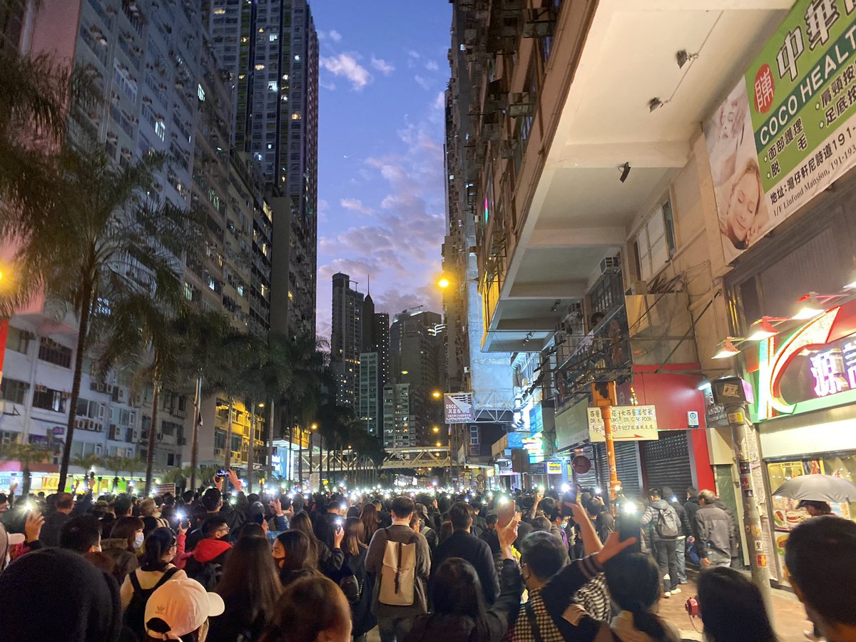 mintmushroom1's tweet photo. 8/12/2019.
Hong Kong🖤🇭🇰 https://t.co/TvNqAzk2i9