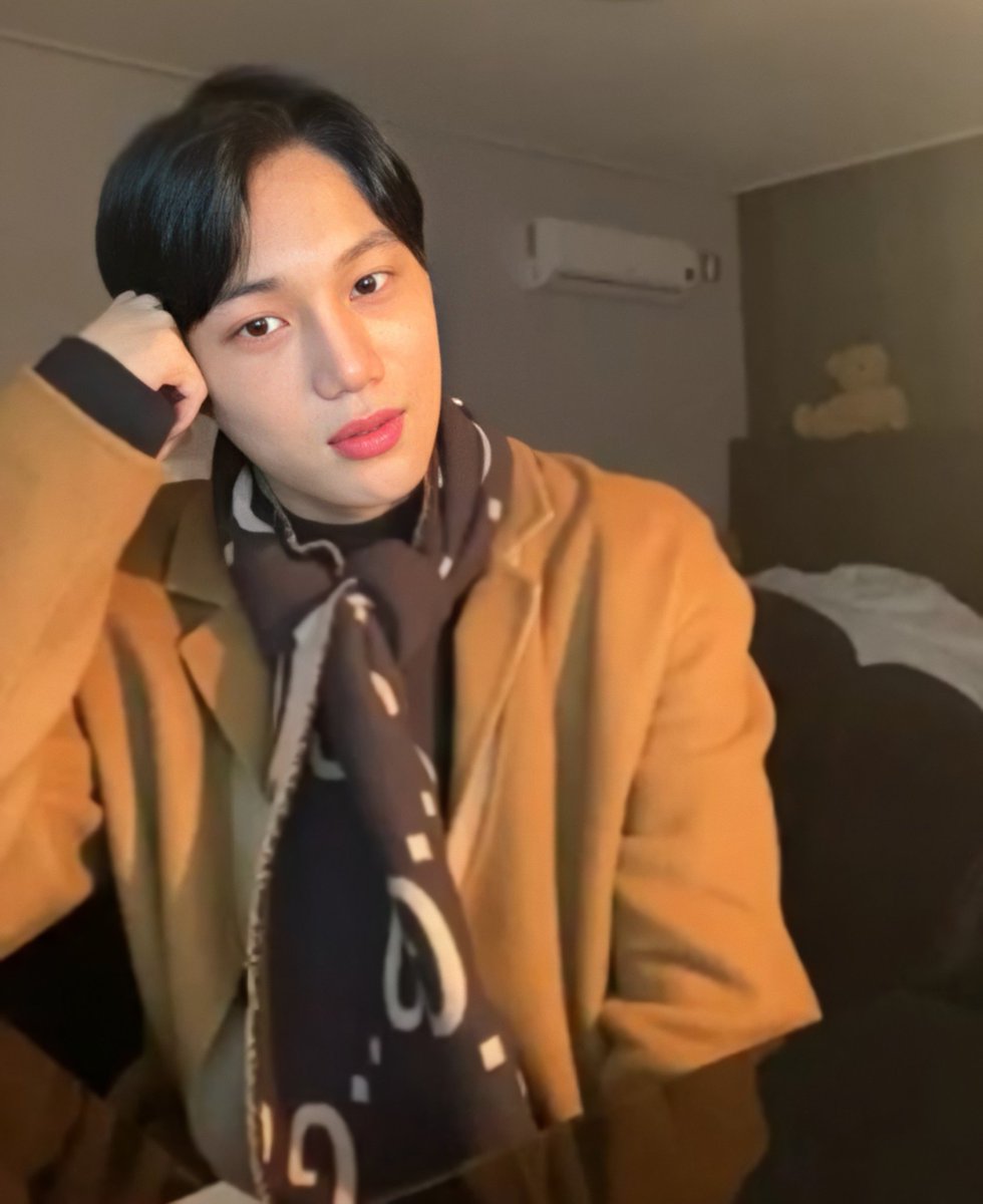 kimjipics's tweet photo. BLACK HAIR IS BACK https://t.co/vguggGvinh