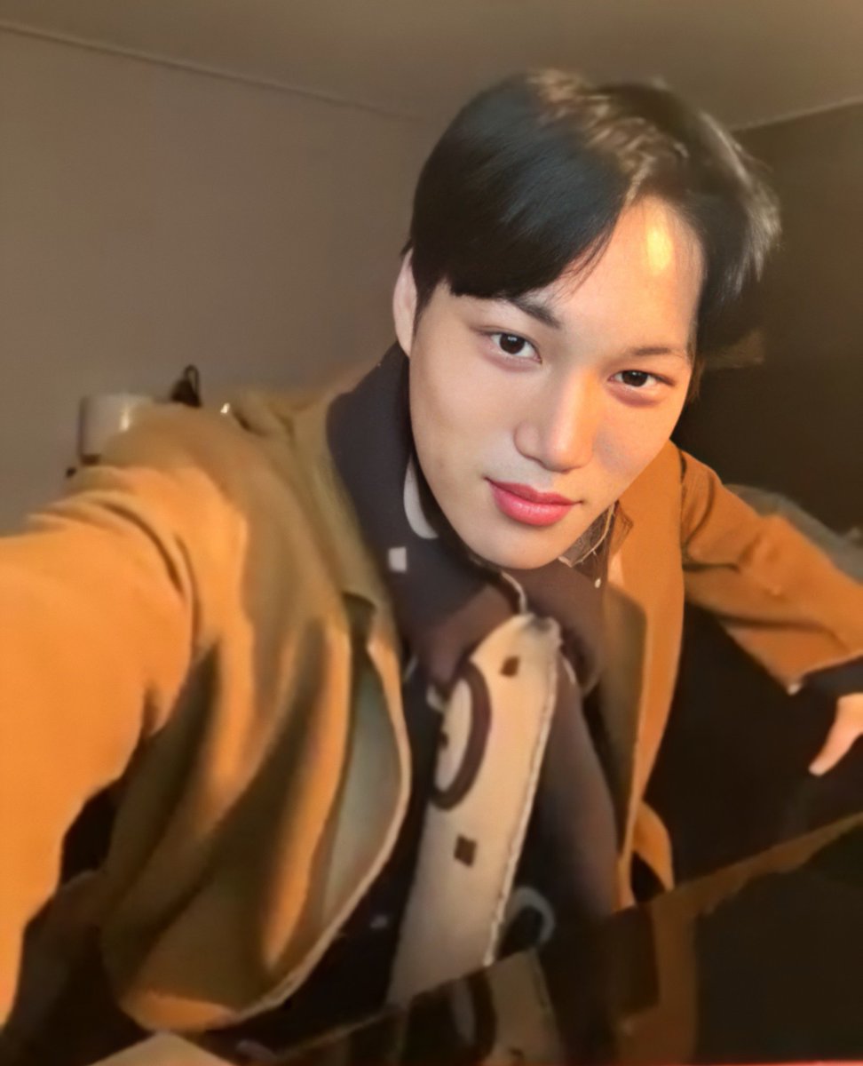 kimjipics's tweet photo. BLACK HAIR IS BACK https://t.co/vguggGvinh