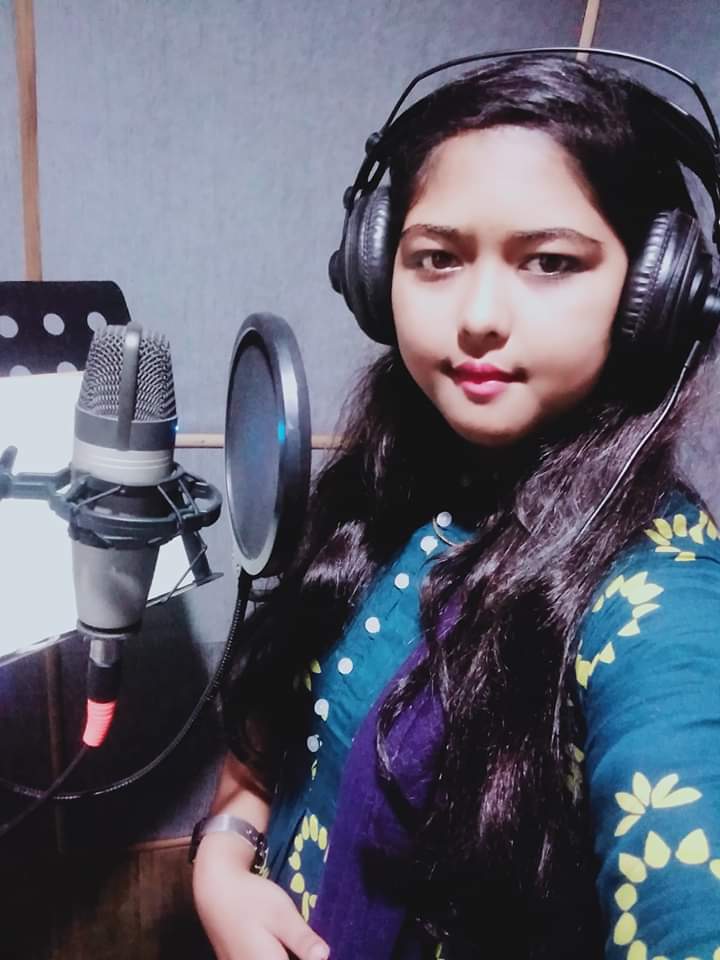 SukanyaPhukan5's tweet photo. #New_Song_Alert👇
Coming up with a New Duet❤️ Song🎶
#Mon_Bohagi
It's Assamese Modern Bihu Song 😘💃🏼💃🏼❤️
Singer:- #Babul_Bora & #Sukanya_Phukan
Music:- #Nayanmoni
Tune/Lyrics:- #Babul_Bora
.
.
.#studiotime #assamese #newsongalert #sukanya #originalsong https://t.co/1WiPLT3dBC