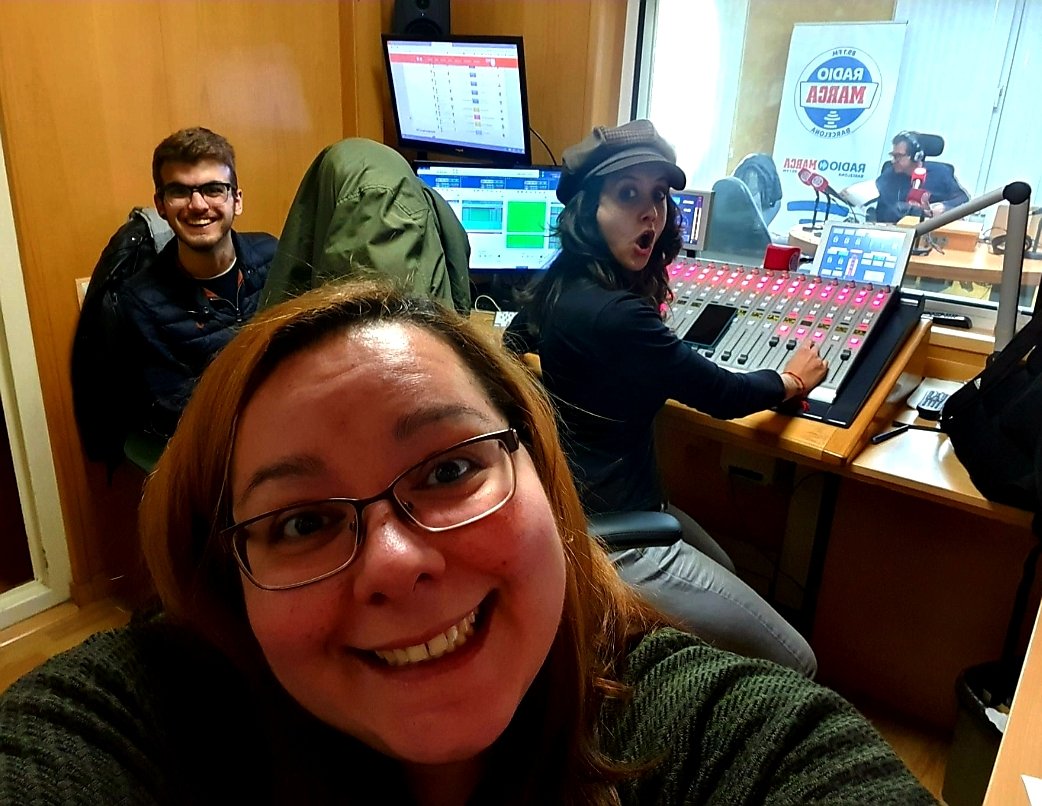 marcmata13's tweet photo. Acabem el @MarcadorCat d'avui. Recordeu que ens podeu escoltar tots els diumenges d'11h a 14.30h a @radiomarcabcn. Ens agrada la ràdio, el periodisme i l'esport 📻. Que acabeu de passar un bon pont els que pogueu. #2aB3 #FutFem #futbolcat #periodisme #MarcadorCat #LigaIberdrola https://t.co/DQfYcGVpU5