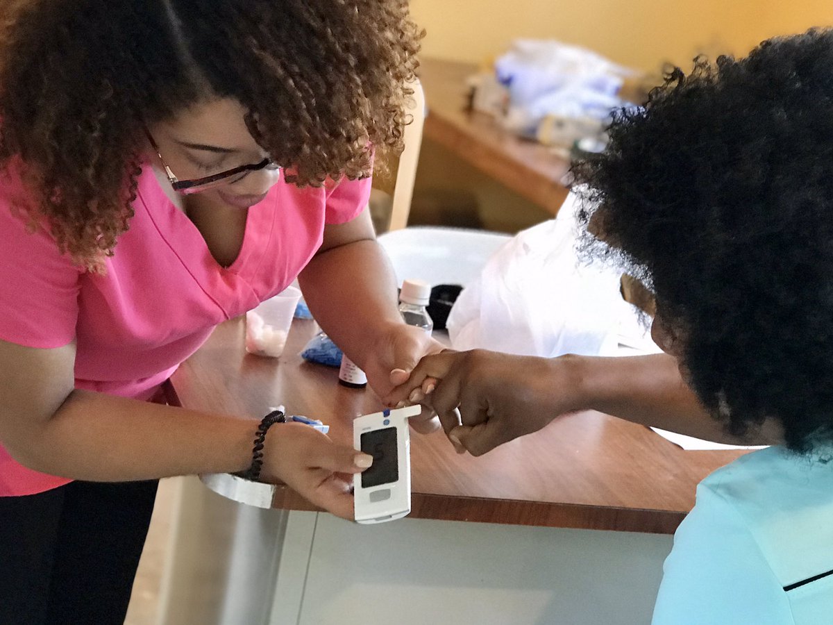 servidores_dr's tweet photo. Today we start our second day in our Healthcare Weekend measuring blood pressure and blood sugar levels to some special patients. Happy Sunday! #Hope #Health https://t.co/yDXrbNQ75n