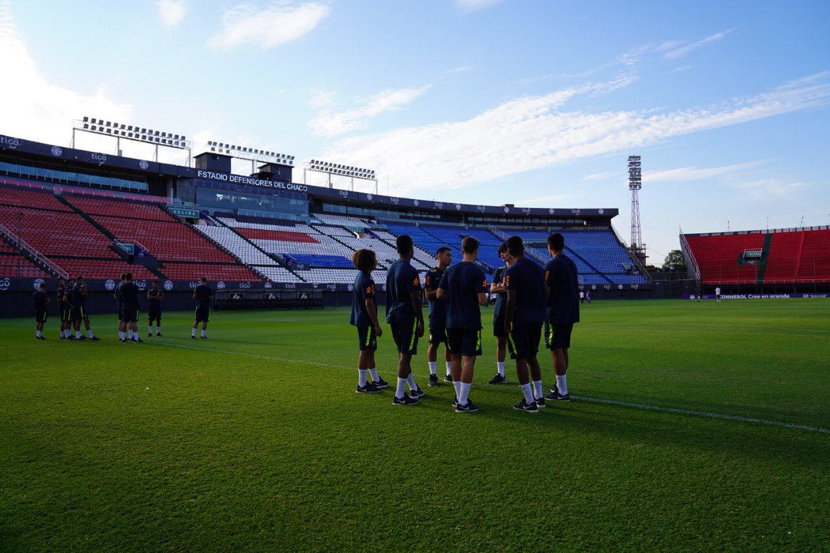 CBF_Futebol's tweet photo. Hoje é dia de Brasil x Argentina!
O Estádio Defensores Del Chaco será o palco da decisão do #SudamericanoSub15. A @CONMEBOL transmite ao vivo em sua página no Facebook às 20h30. 📸: Marcos Paulo Rebelo #jogabola #Segueabase #GigantesPorNatureza #BRAxARG https://t.co/584KNk0rDh