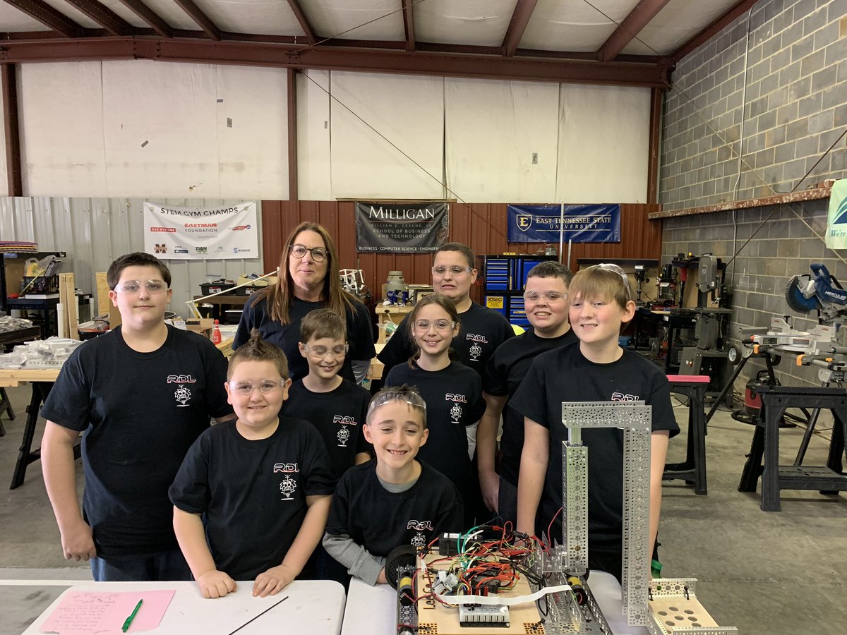 streamworksed's tweet photo. And the 2019 RDL Champions are Lee Co Tech from @LCPSchools Lee County, VA Congrats! A special thanks to our community partners @SuperwomanSmart @EastmanChemCo and @BalladHealth for helping us shape the next gen workforce. #rdl #omgrobots #stemgym https://t.co/HmqZmlOGb0