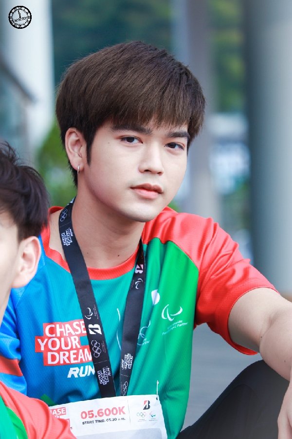 time2mark's tweet photo. อยู่ที่ไหนก็ได้ขอแค่ไม่อึดอัดใจ ทำอะไรก็ได้ที่ทำแล้วสบายใจ อยากให้รู้ไว้ว่าสิ่งที่ฟค.ต้องการคือเห็นคุณ"ทำในสิ่งที่คุณทำแล้วมีความสุขก็พอ" ไม่ว่าจะอยู่ที่ไหนจะทำอะไร"เราอยู่กับคุณเสมอ" ที่เพ้อนี่ไม่มีอะไรเรานะไม่ได้เจอคุณนานเราคิดถึงเฉยๆ😂  #marnikaz #มาร์คเป็นลูกชิ้น #เย็นชาบอย https://t.co/yqoxfyini9