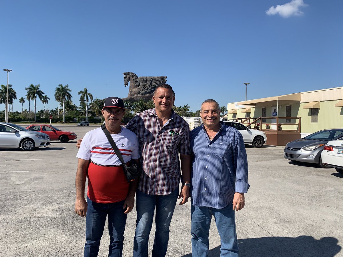 Compartiendo con el entrenador RODRIGO JAEN, desde Gulstream Park, Miami, con la celebración de la gala hípica, HOY, el Clásico Internacional del Caribe, mucho entusiasmo y adrenalina pura, desde el inicio de la largada, SUERTE, estamos en la esquina.