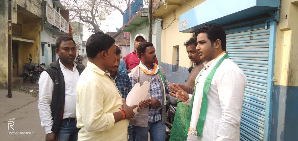 MdShaukinIYC's tweet image. 8/12/2019 Campaigning Door to Door at #JhariaAssembly Jharkhand Plz Cast Your Valuable Vote in favour of #PurnimaNirajSingh ji at Jharia Assembly on 16th December 2019🙏🙏🙏