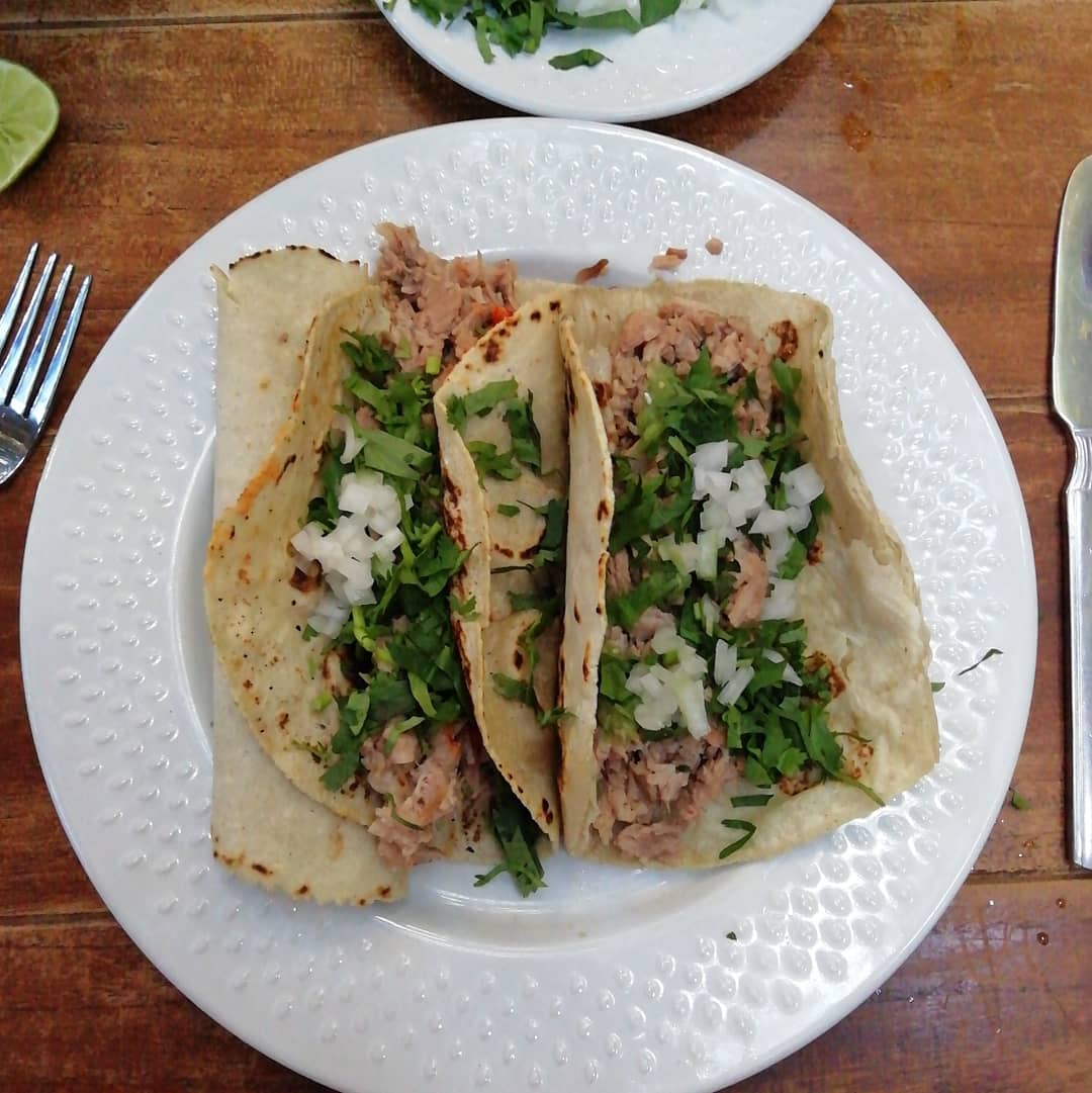 fondasmex's tweet photo. Allá por la zona de La Raza está @nopalito1949 teníamos muchas ganas de visitarlo desde hace mucho pero por lo lejos de la oficina no habíamos ido, las carnitas no están tan buenas y fríos los tacos.
#TwitterMomentsOfTheDecade #followme #dalefav #siguemeya #twitterfood https://t.co/wpQ988GeAU