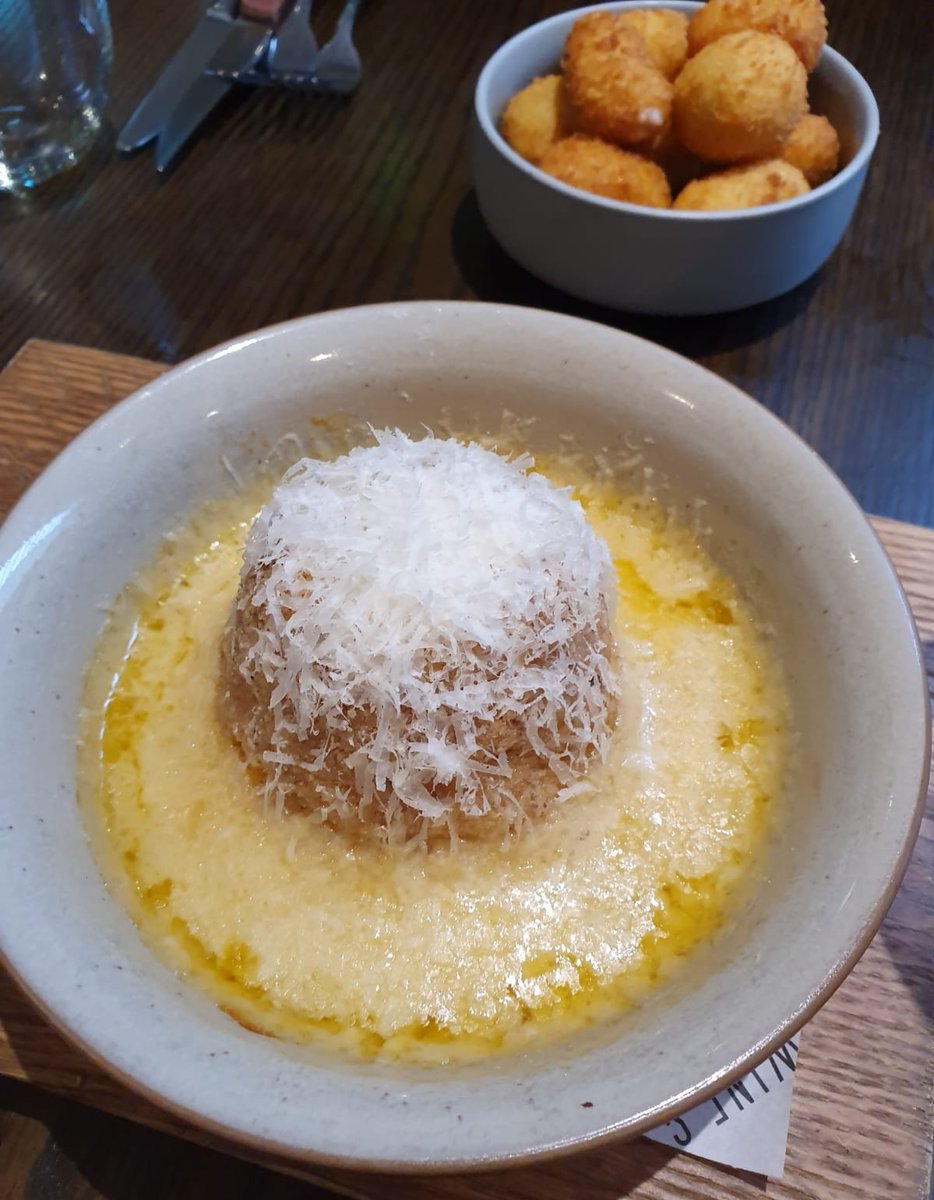 LesleyMaltman's tweet photo. Yesterday's day out with @NataliaHynds was made possible with help from our friends at @Translink_NI
Bus to & from town, return train to Moira, lunch in @wine_brine & drinks in @StillHouseMoira 👊
#tastetheisland #bestfooddestination https://t.co/pgvKsCKyp9