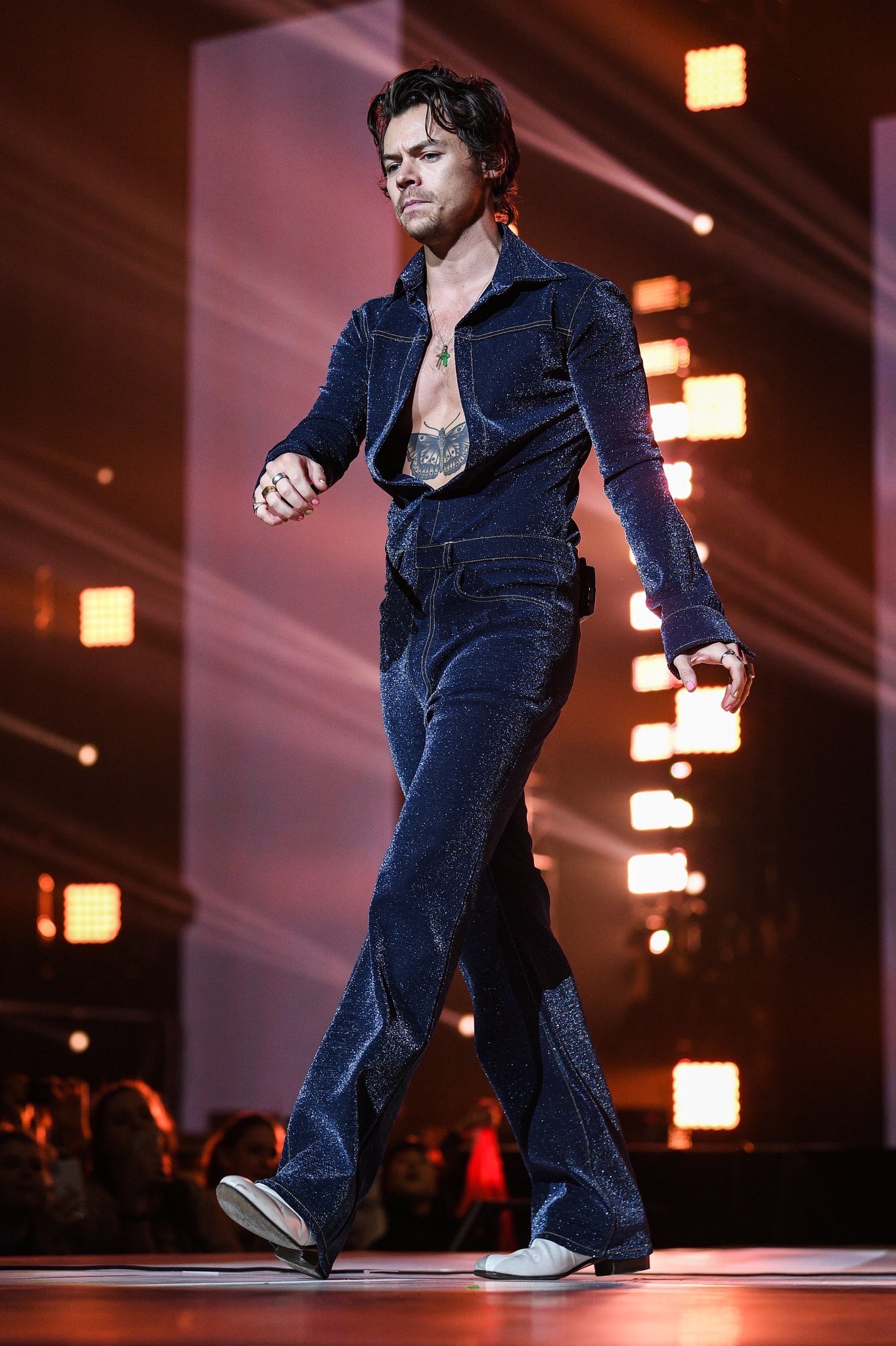 lucy ford 🍊 on X: happy sunday to harry styles and his glittery denim  jumpsuit ONLY https://t.co/NQF5u1Gz9b / X