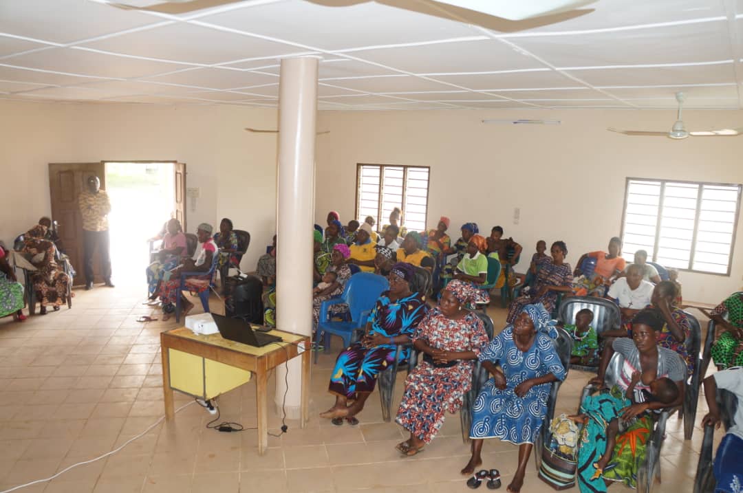 Il faut déconstruire l'idée  qui donne libre pensée et acte à l'homme d'oser porter la main sur sa femme.  Nous devons tous nous engager à faire de la femme, un être épanoui qui doit vivre sans craindre pour sa vie. Pour la postérité, nous osons #OrangerLeMonde229.
#MaVieMonChoix