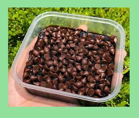 classicusPP's tweet photo. Donโt you think adding some additional bites to your kek batik could be fun?? .
What are you waiting for? This kek batik with CHOCOLATE CHIPS TOPPING could be yours anytime soon
.
#kekbatik #kekbatikberyls #coduiagombak https://t.co/UerTPSJ6Ft